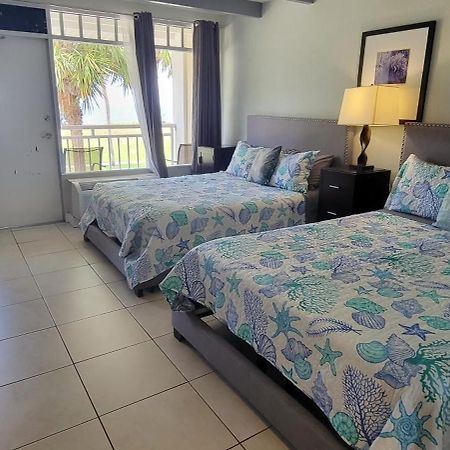 Manatee, Studio202, Beach Steps Away! Pool+Wifi Ruskin Exterior photo