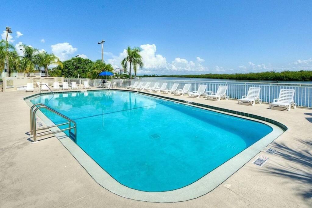 Manatee, Studio202, Beach Steps Away! Pool+Wifi Ruskin Exterior photo