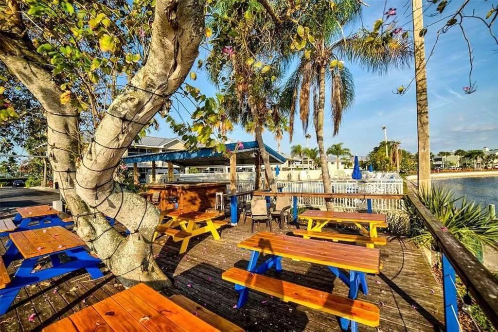 Manatee, Studio202, Beach Steps Away! Pool+Wifi Ruskin Exterior photo