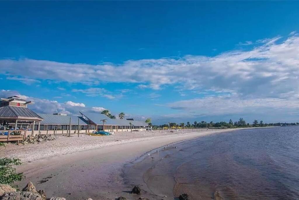 Manatee, Studio202, Beach Steps Away! Pool+Wifi Ruskin Exterior photo