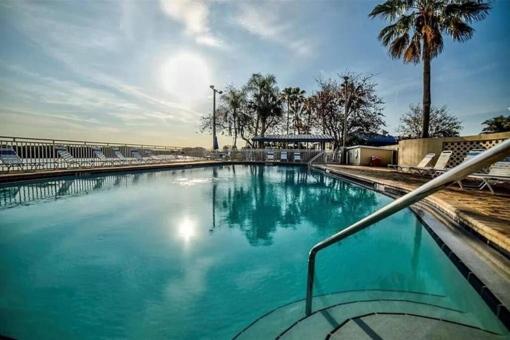 Manatee, Studio202, Beach Steps Away! Pool+Wifi Ruskin Exterior photo