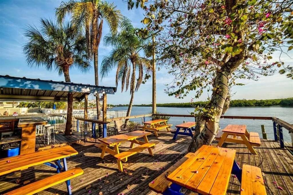 Manatee, Studio202, Beach Steps Away! Pool+Wifi Ruskin Exterior photo
