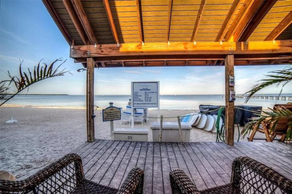 Manatee, Studio202, Beach Steps Away! Pool+Wifi Ruskin Exterior photo