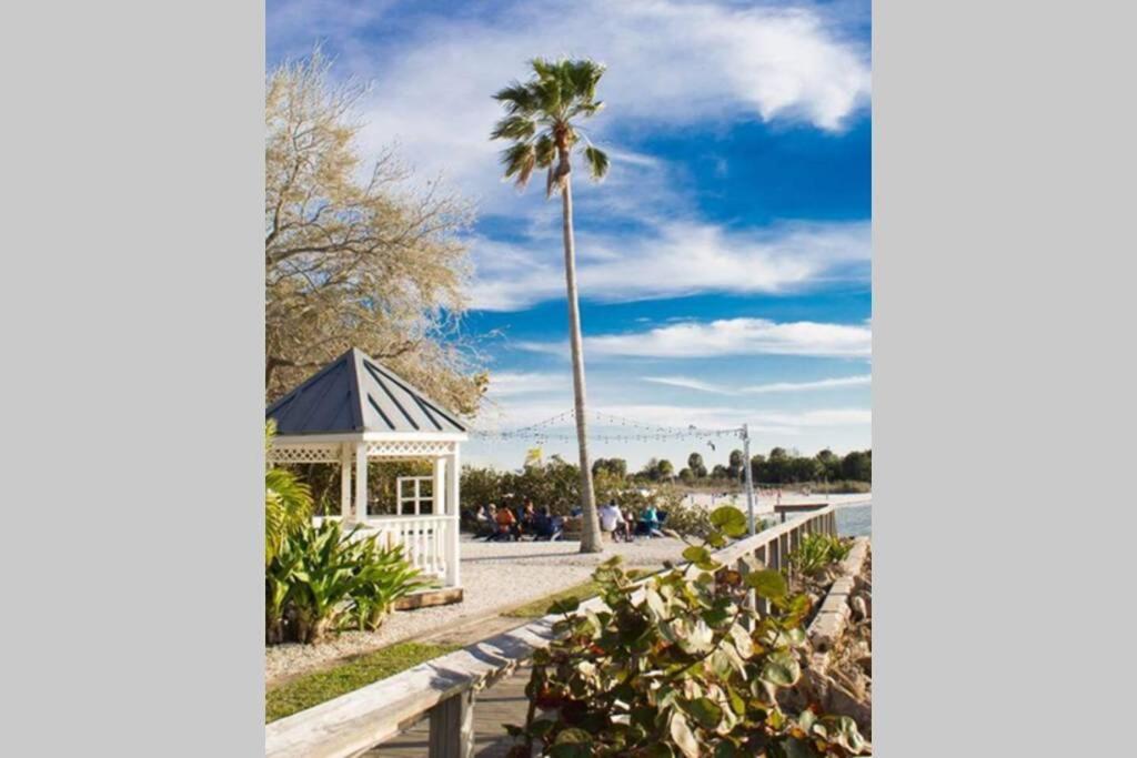 Manatee, Studio202, Beach Steps Away! Pool+Wifi Ruskin Exterior photo