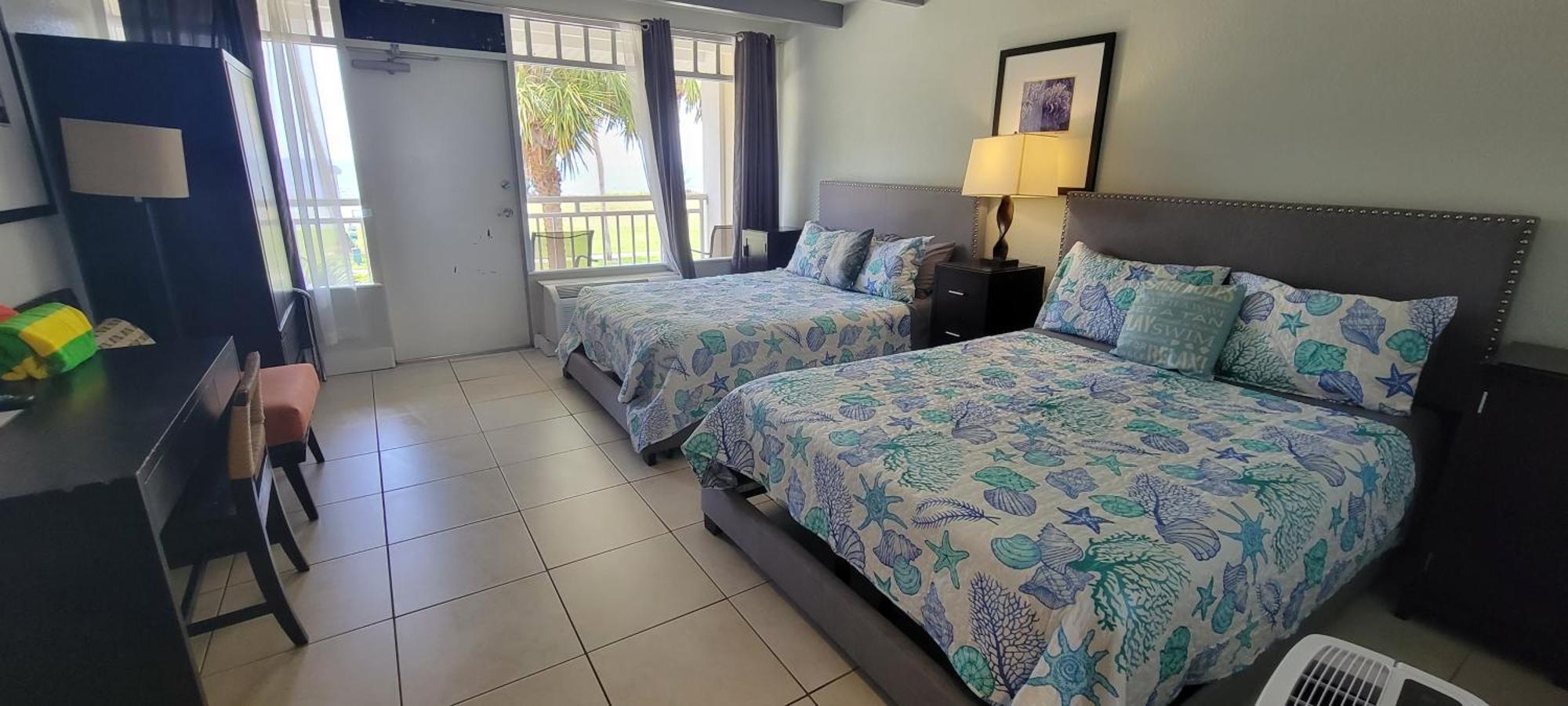 Manatee, Studio202, Beach Steps Away! Pool+Wifi Ruskin Exterior photo